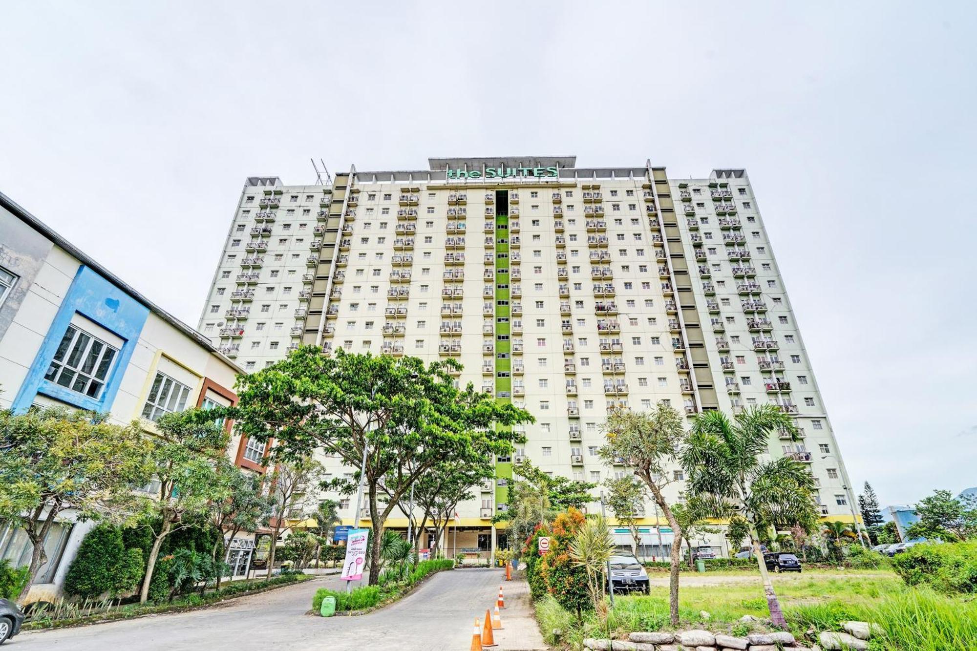 Hotel Oyo 93439 The Metro By Interindo 2*